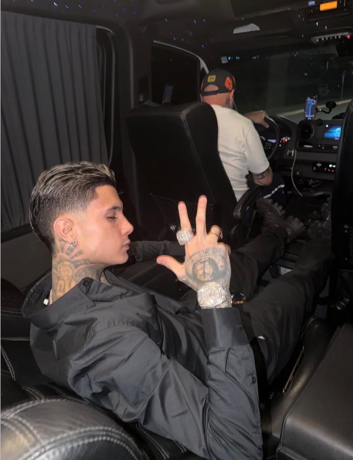 Capa do beat "Dinheiro e Mulher" Mc Paiva (Prod.NT)